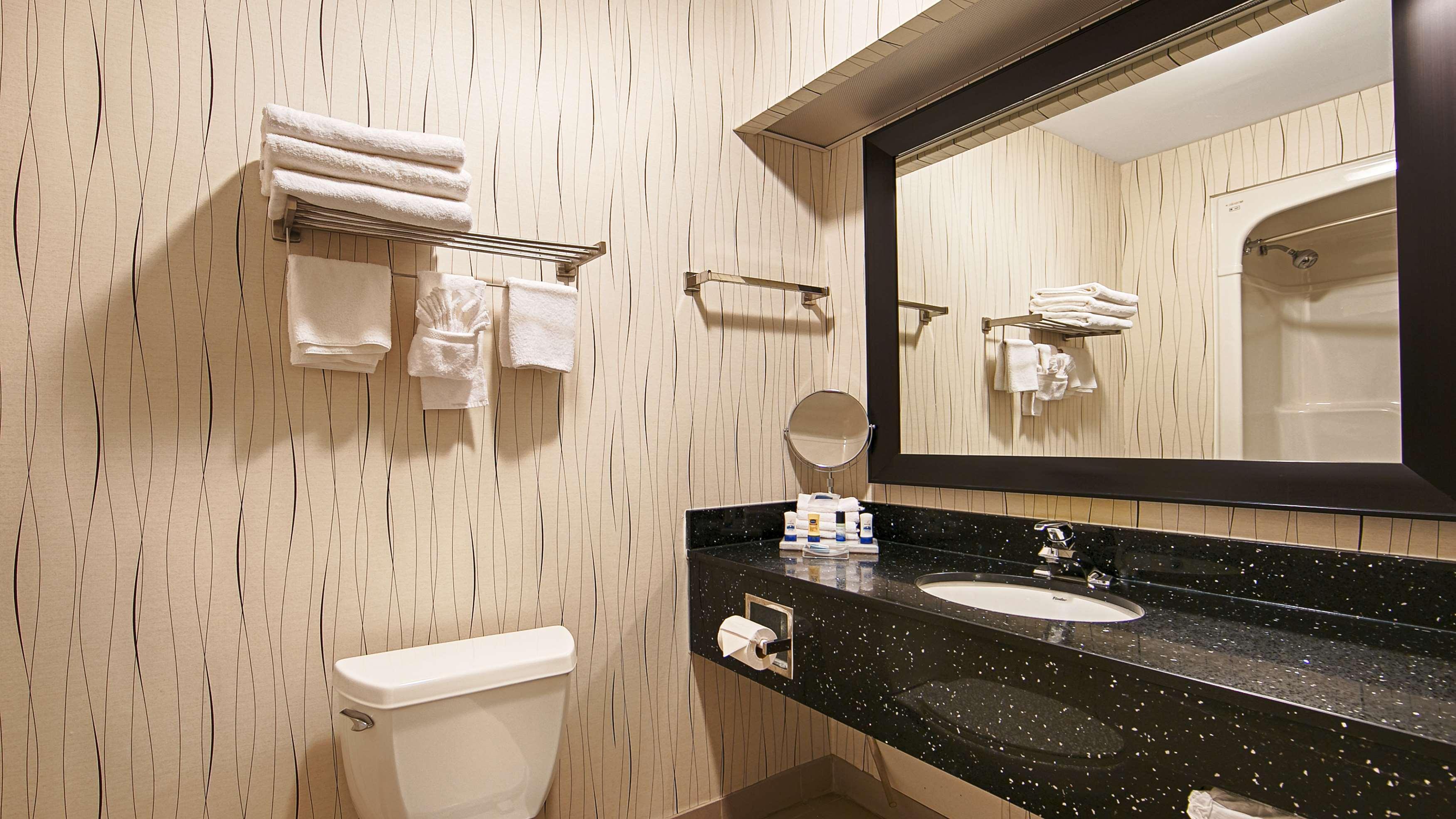 Best Western Plus Travel Hotel Toronto Airport Exterior photo