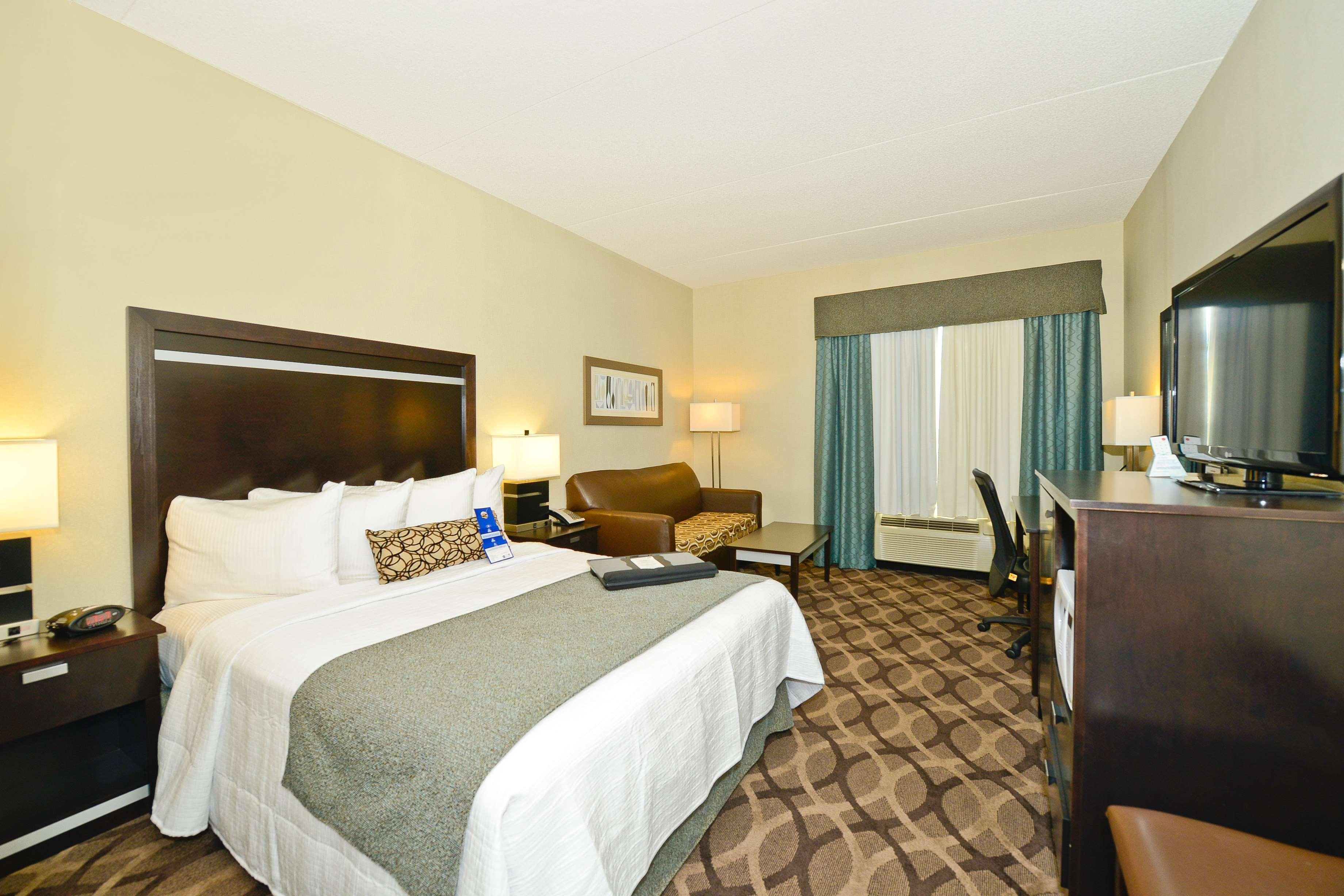 Best Western Plus Travel Hotel Toronto Airport Room photo