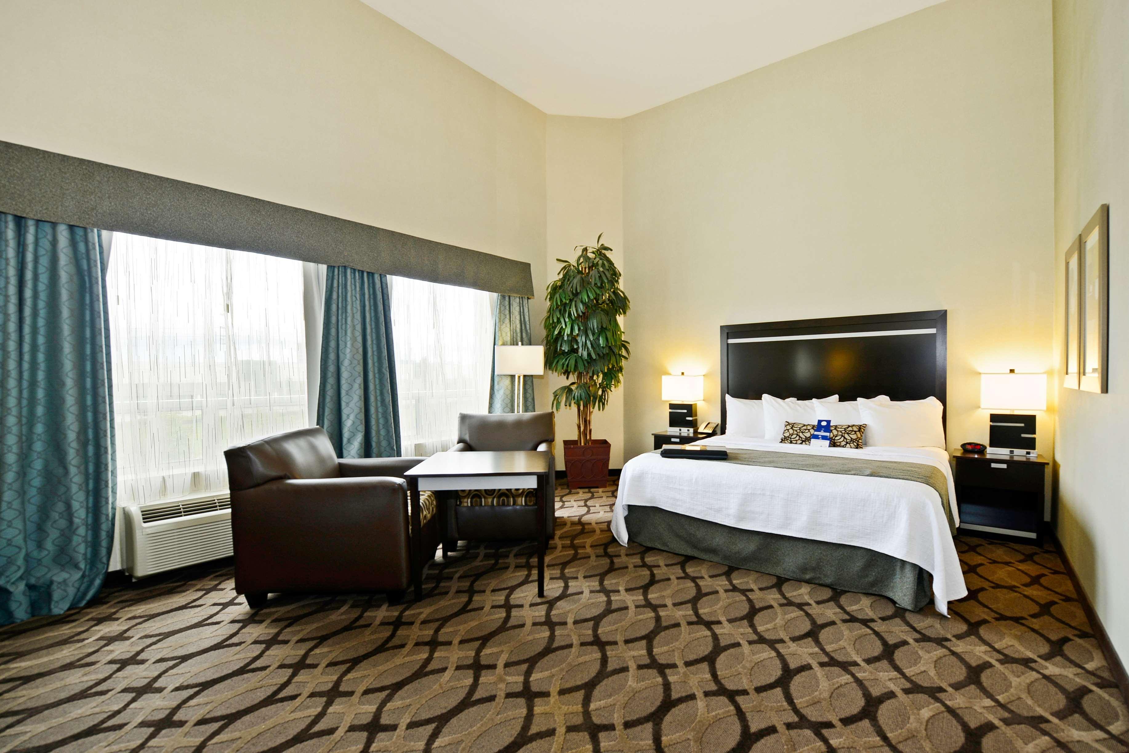 Best Western Plus Travel Hotel Toronto Airport Exterior photo