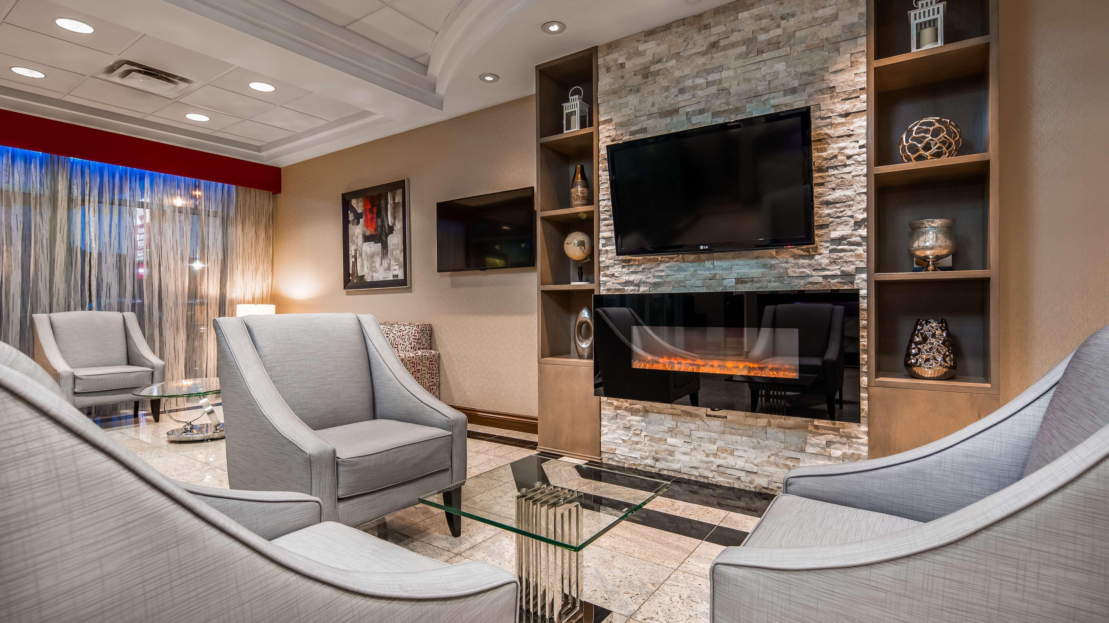 Best Western Plus Travel Hotel Toronto Airport Exterior photo