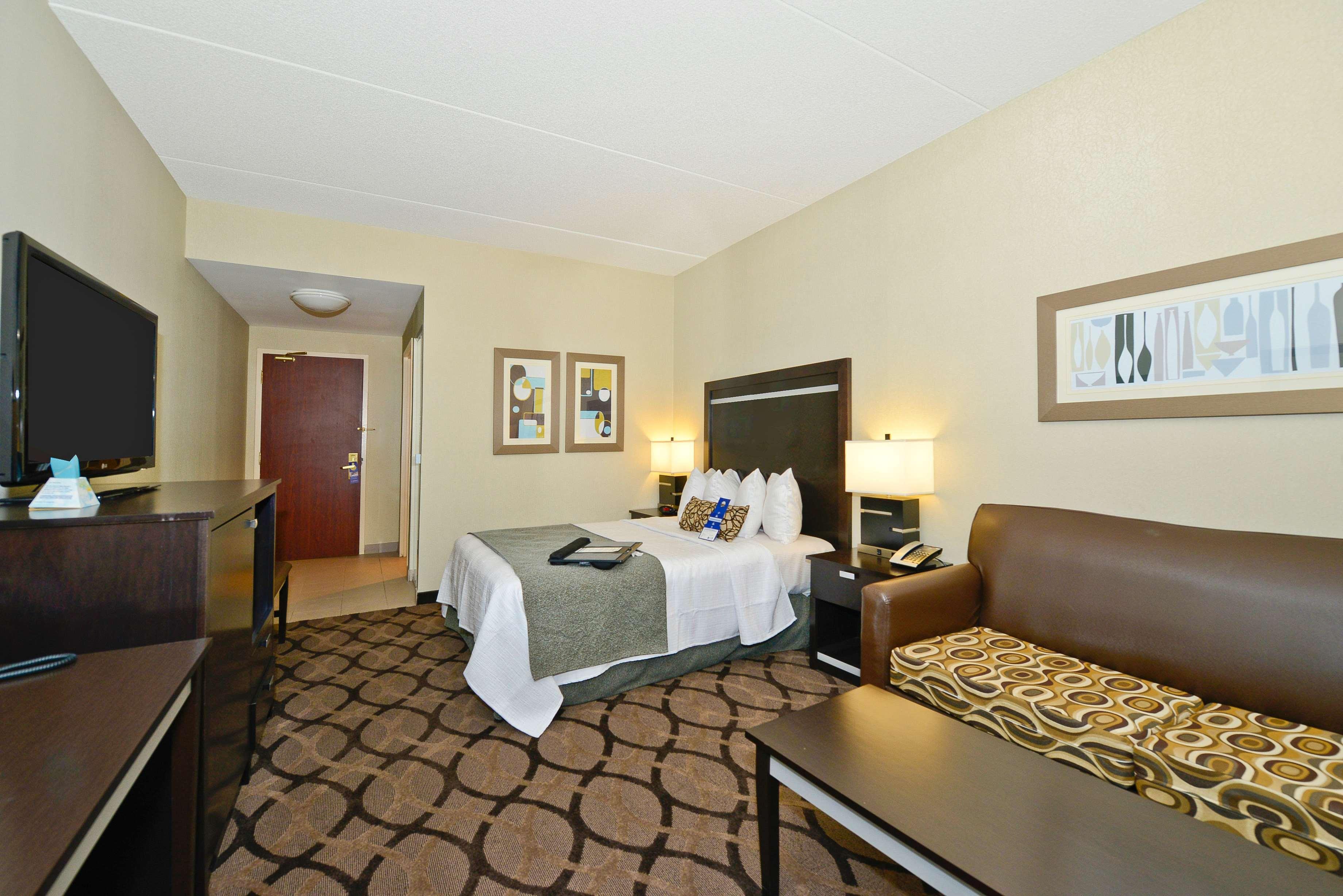 Best Western Plus Travel Hotel Toronto Airport Exterior photo