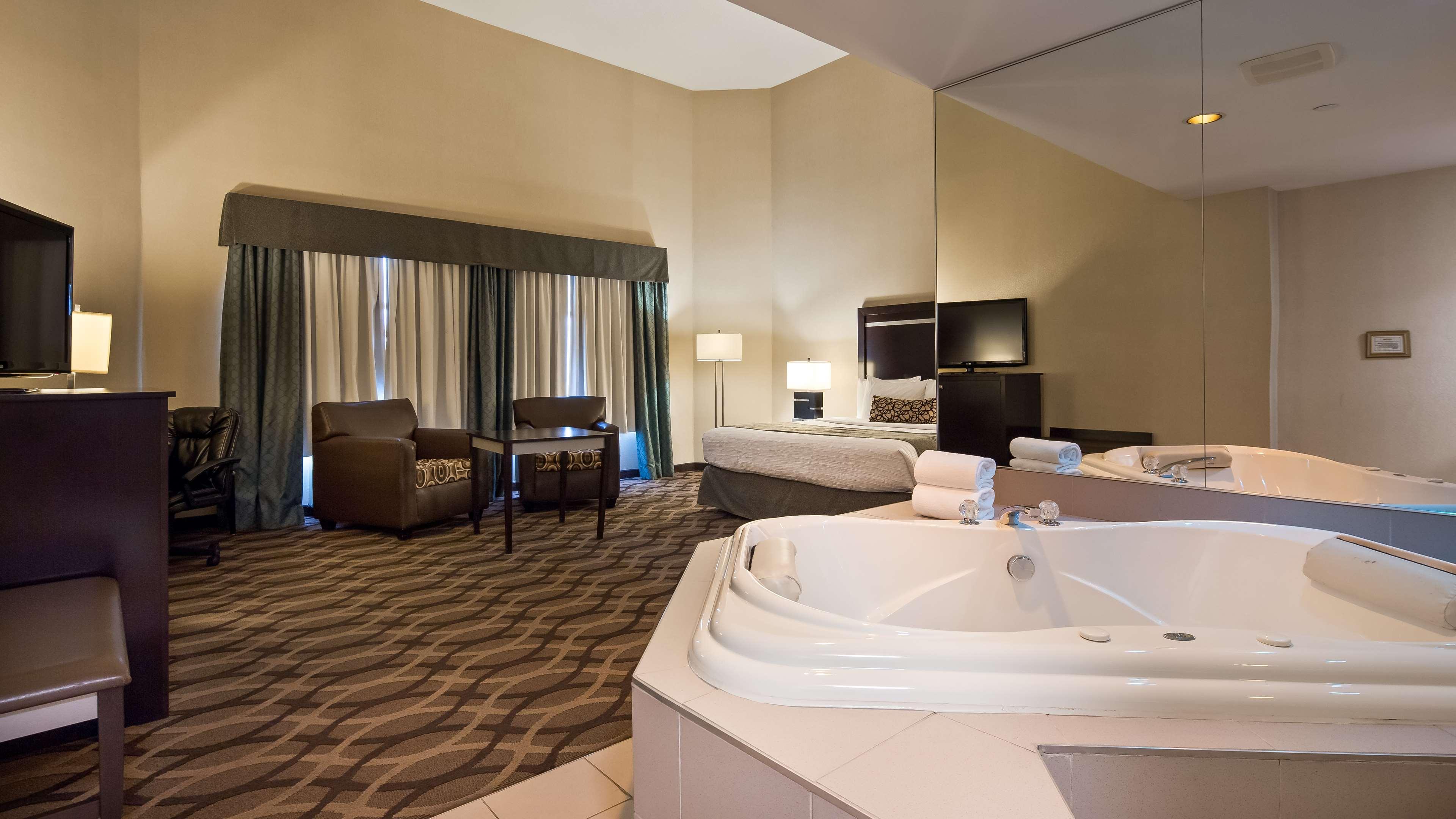 Best Western Plus Travel Hotel Toronto Airport Exterior photo