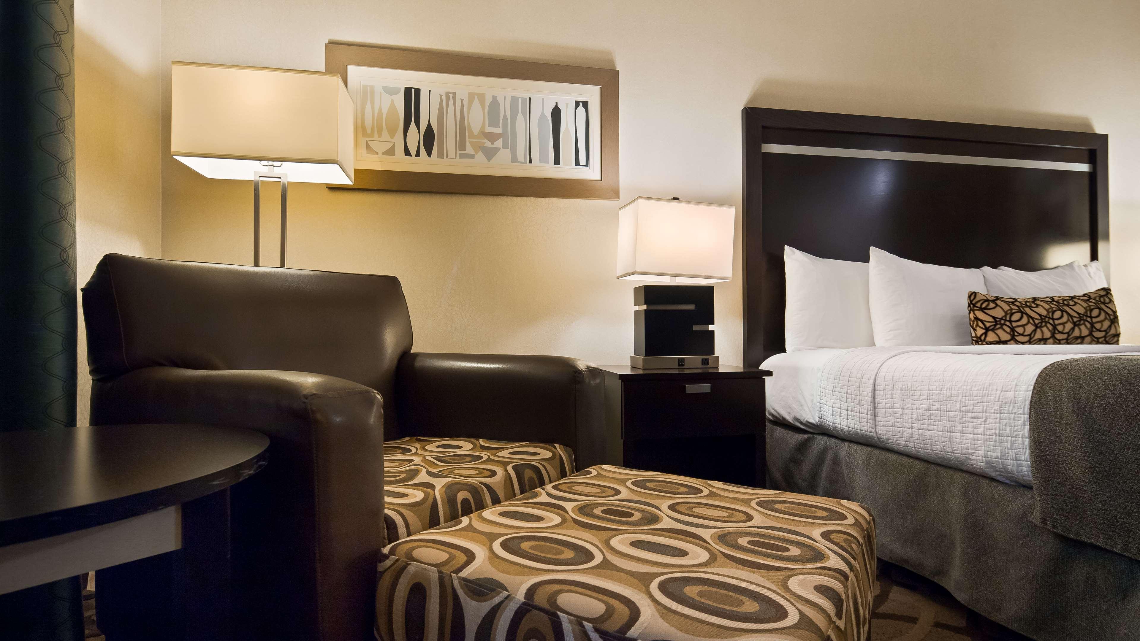 Best Western Plus Travel Hotel Toronto Airport Exterior photo
