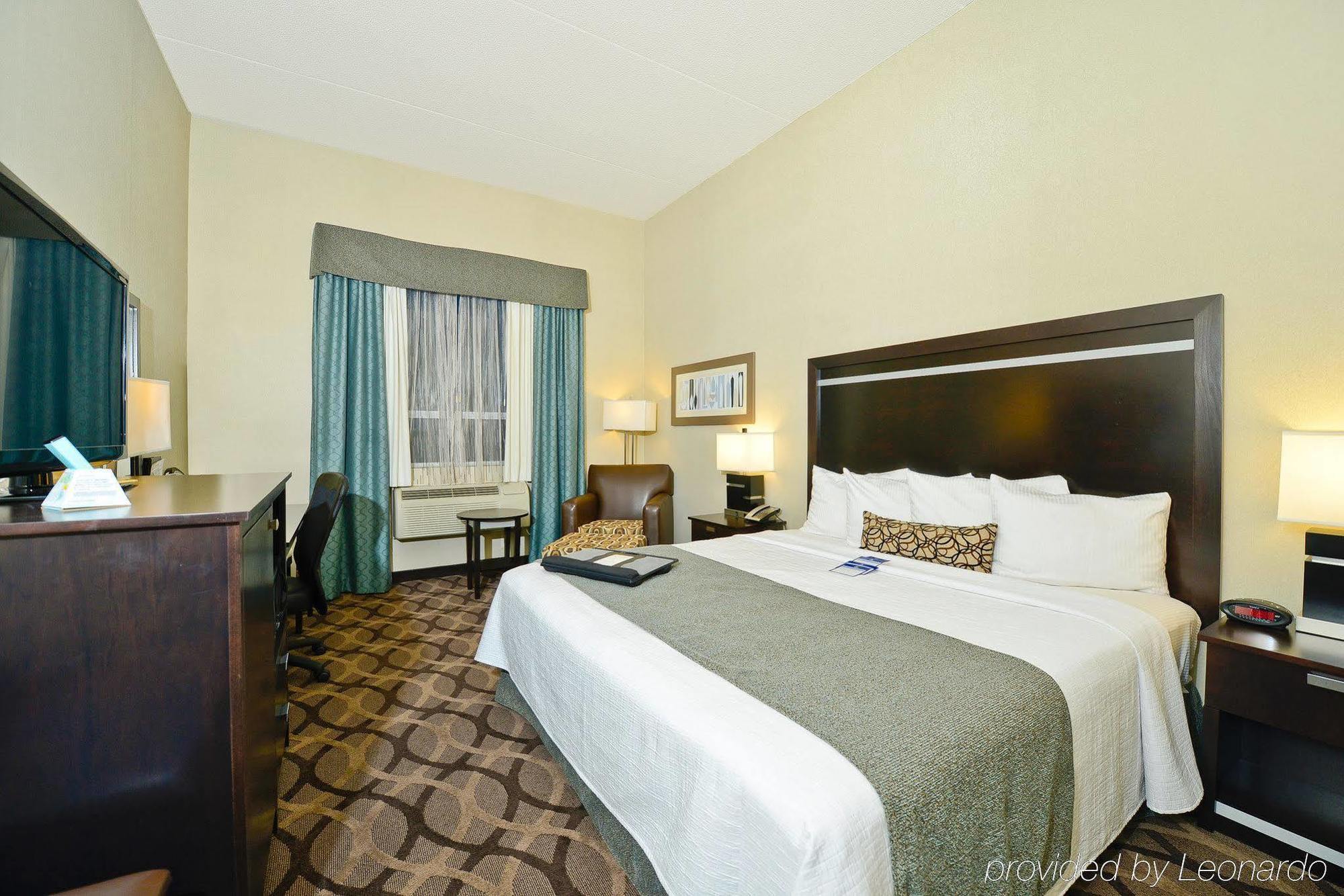 Best Western Plus Travel Hotel Toronto Airport Exterior photo